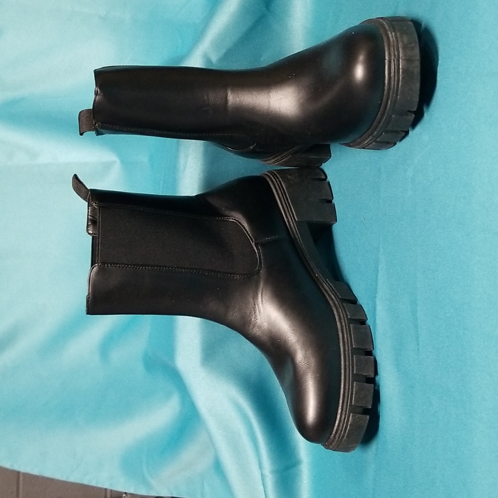 NWOT boots